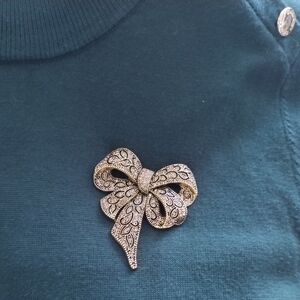 Elegant Gold Tone Bow Brooch With Rhinestone Accents